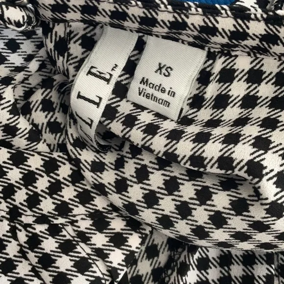 Elle Ruffle Sleeve Blouse - Picture 5 of 8